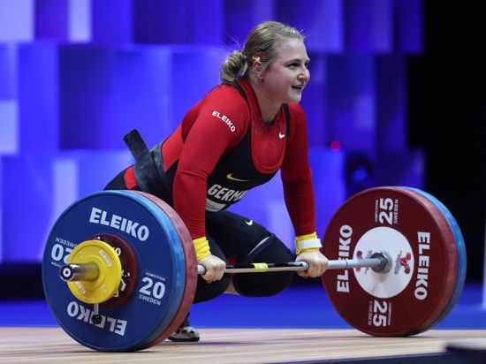  GOLD OLYMPIC QUALIFICATION EVENT European Weightlifting Championships. WOMEN SE 64. KUSTERER Sabine GER. PUBLICATIONxNOTxINxRUS