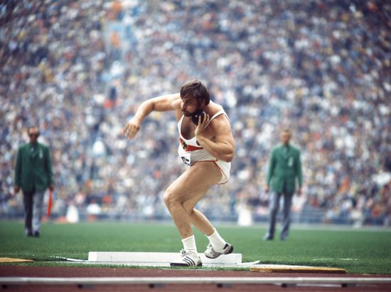 Der in Gochsheim geborene Kugelstoßer Traugott Glöckler bei einem seiner Versuche bei den Olympischen Spielen in München im September 1972.