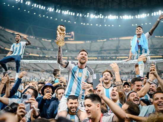 Das Siegerfoto: Lionel Messi krönt bei der WM in Katar seine Karriere und wird Weltmeister. Der Karlsruher Sportfotograf Marvin Güngor war zur richtigen Zeit am richtigen Ort. 