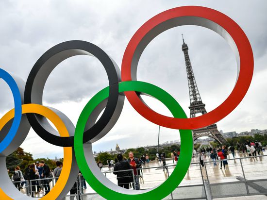 September 18, 2017 - Paris, France - After wining the 2024 olympic organisation, Paris put the Olympics Rings at the place of Honor in front of the Eiffel tower at the Trocadero s place, in Paris, France, on September 18, 2017. Olympics Rings in Paris PUBLICATIONxINxGERxSUIxAUTxONLY - ZUMAn230 20170918_zaa_n230_595 Copyright: xJulienxMattiax  