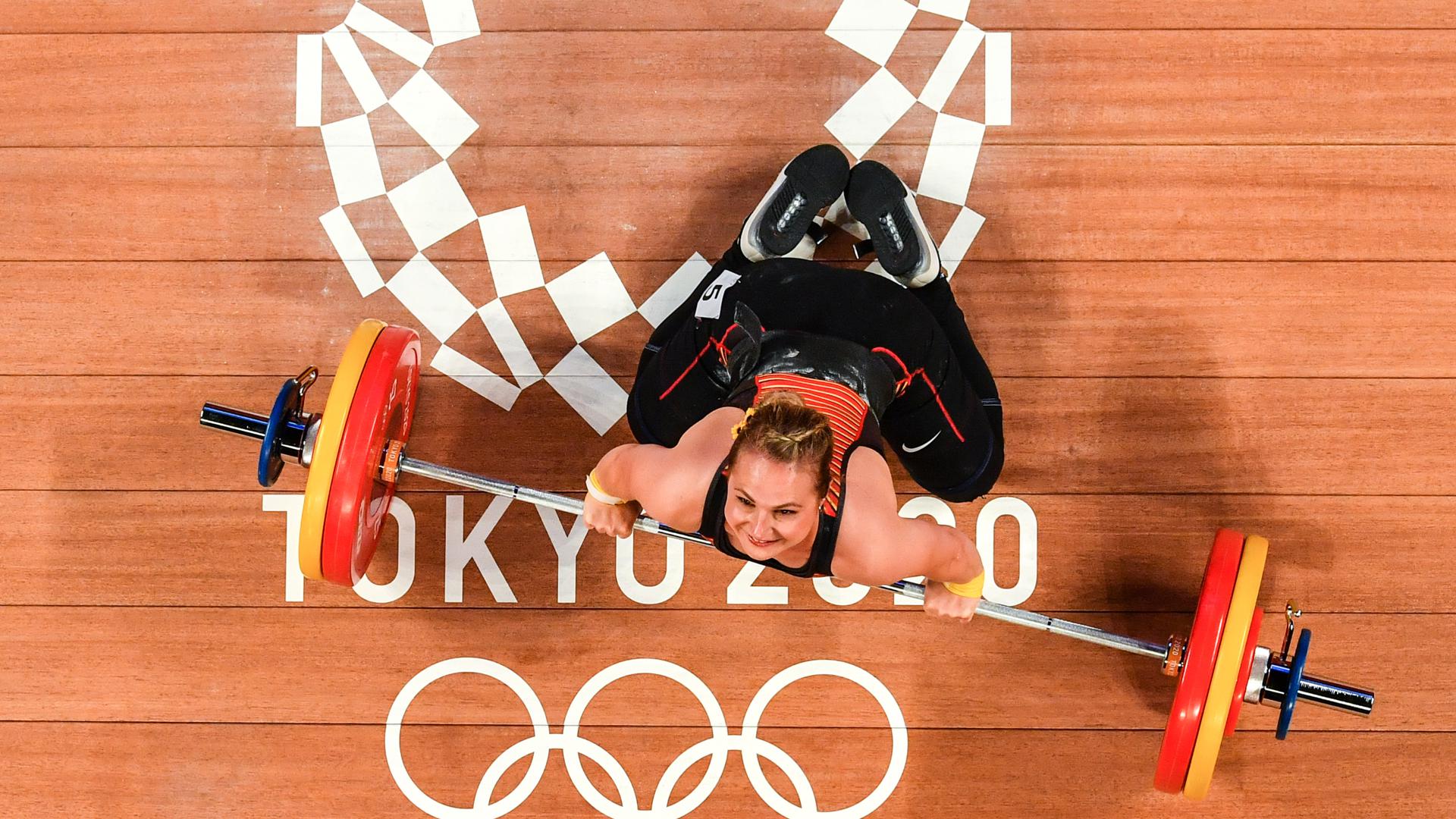 Gewichtheben: Olympia, Zweikampf bis 59 kg, Frauen im Tokyo International Forum. Sabine Beate Kusterer aus Deutschland . +++ dpa-Bildfunk +++