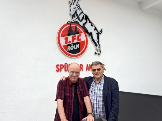 50 Jahre nach dem Endspiel von Wembley trafen sich BNN-Redakteur Wolfgang Weber (links) und Vizeweltmeister Wolfgang Weber in Köln. 