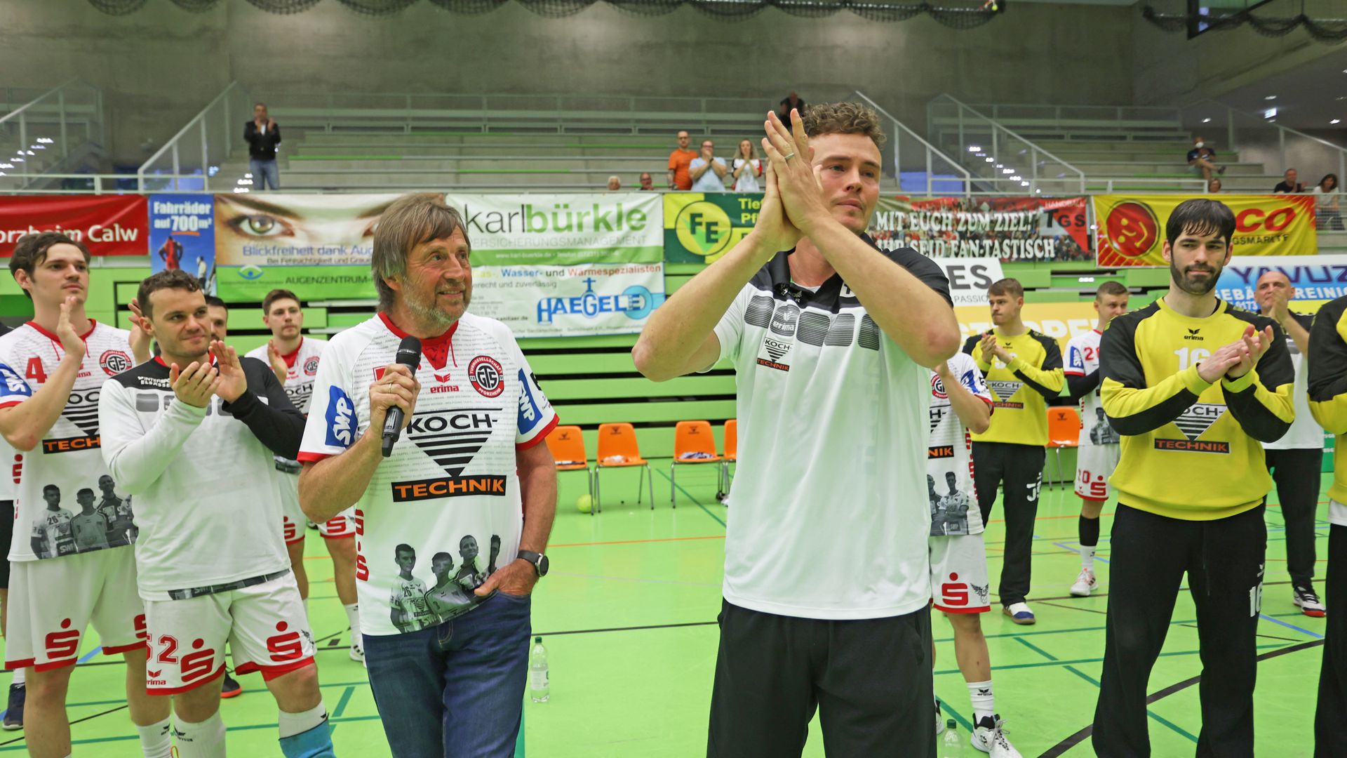 Ein Großer geht: Jahrelang war Florian Taafel (rechts, hier mit seinem Vater Wolfgang Taafel) das Herzstück der Mannschaft der Pforzheimer Turngesellen. Nun hört er als Handballer auf.