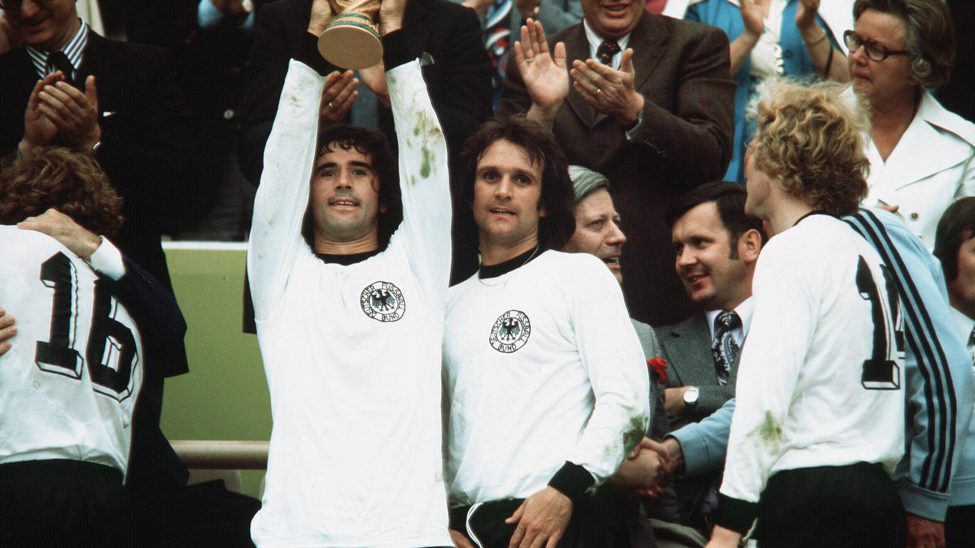  Fußball WM 1974 Deutschland - Holland von links: Gerd Müller Mueller - Wolfgang Overath - Uli Hoeneß
