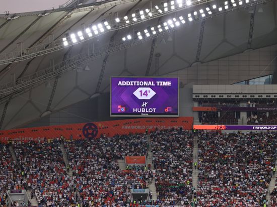 WM-Rekorde bei der Nachspielzeit: Im Gruppenspiel zwischen Iran und England gab nach der 90. Minute noch 14 weitere Minuten obendrauf. 