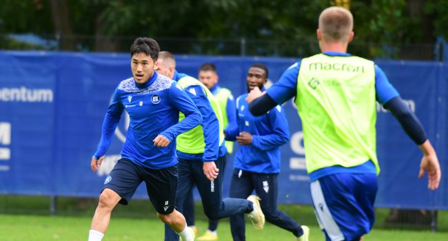 Zurück bei der Mannschaft: Kyoung-Rok Choi während der Dienstageinheit beim Karlsruher SC. 