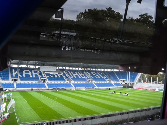Kleinere Kulisse: Zum Spiel des Karlsruher SC gegen den SV Darmstadt 98 werden am Sonntag nur noch 450 Ticketkäufer Einlass im Wildpakstadion erhalten. 