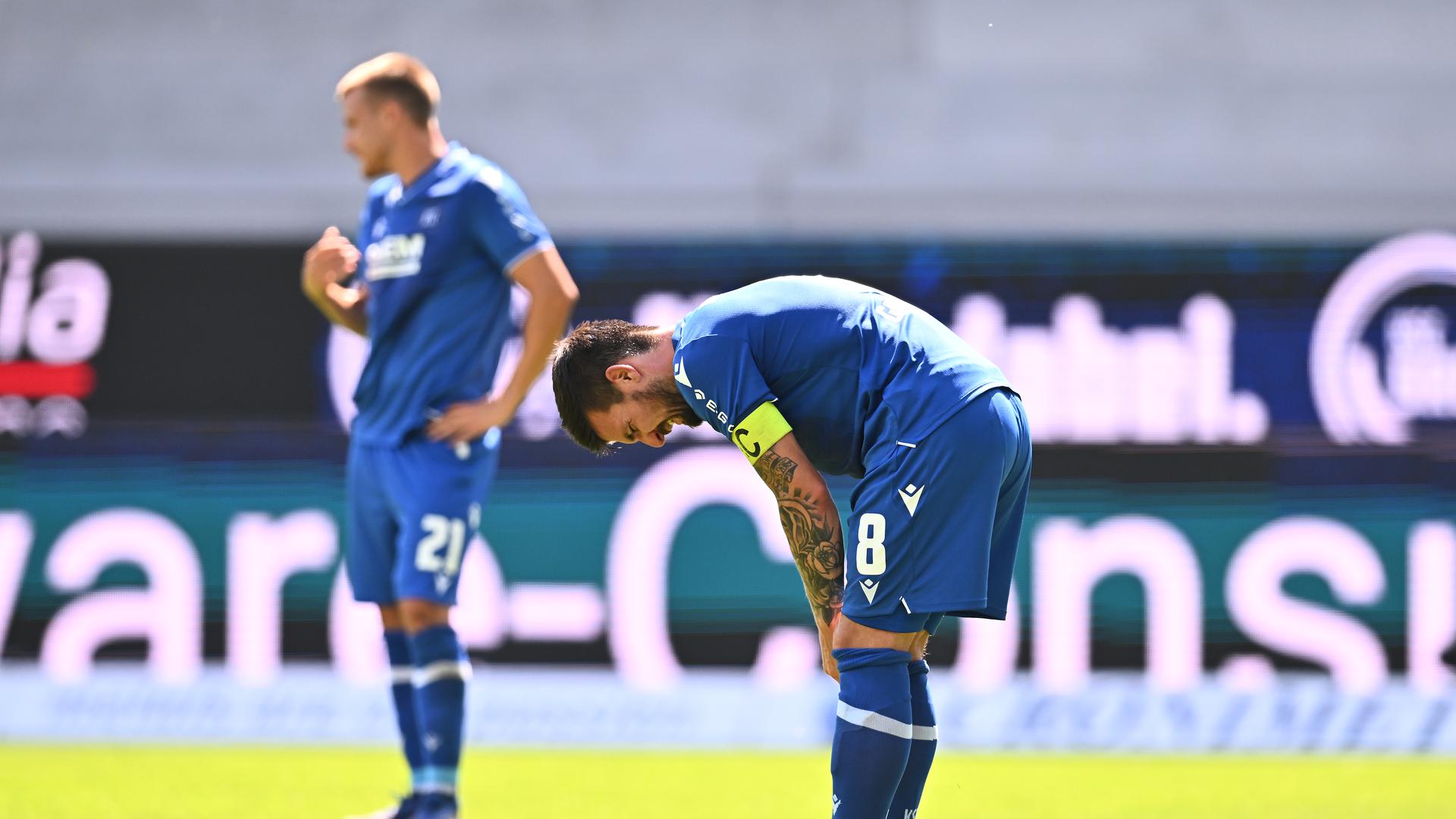Jerome Gondorf ist frustriert nach der am Ende knappen Niederlage des Karlsruher SC gegen Magdeburg.