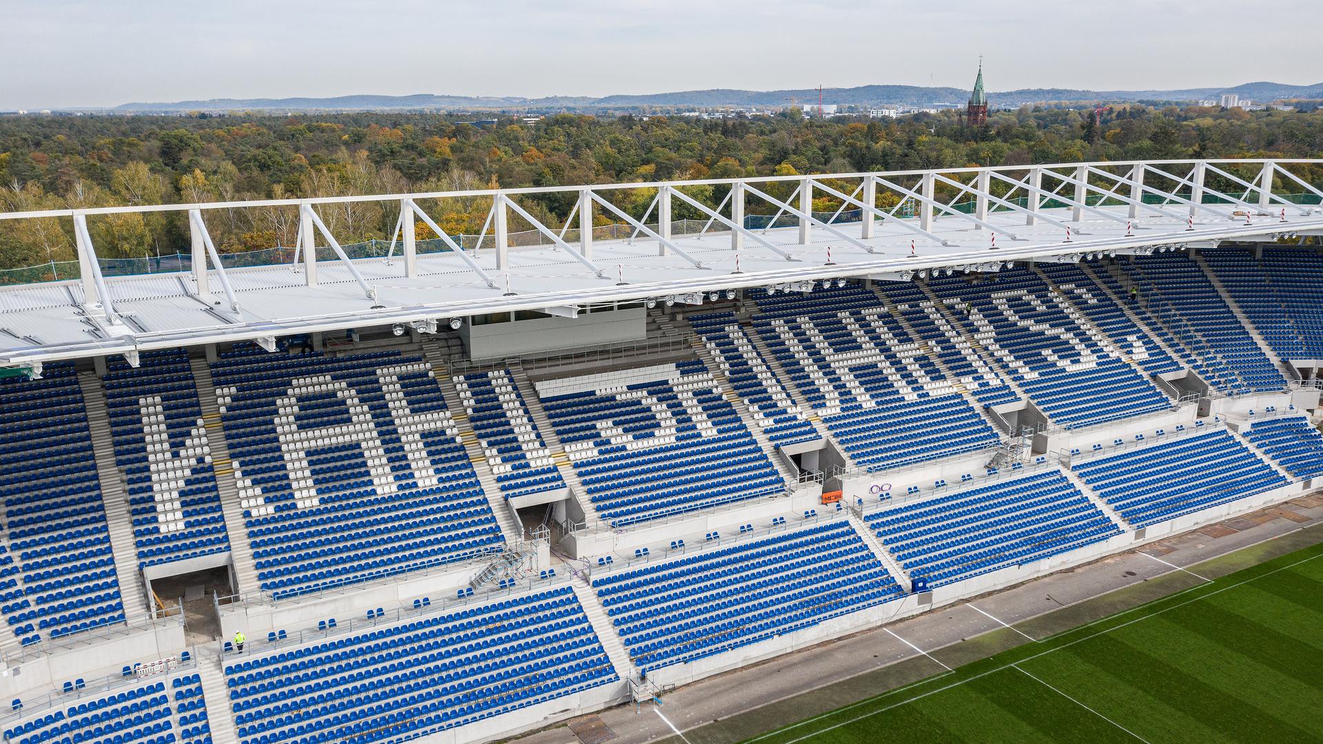 Die Marke KSC von oben: Das neue Stadion, dessen Osttribüne in Betrieb genommen wurde, ist größtes Wachstumsversprechen des Karlsruher Vereins auf Partnersuche. 