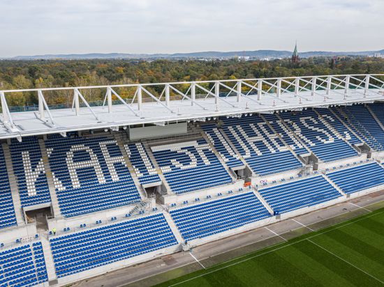 Die Marke KSC von oben: Das neue Stadion, dessen Osttribüne in Betrieb genommen wurde, ist größtes Wachstumsversprechen des Karlsruher Vereins auf Partnersuche. 