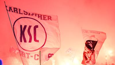 Wegen des Einsatzes von Pyrotechnik beim Pokalspiel in Saarbrücken wurde der KSC zu einer Geldstrafe verurteilt. 