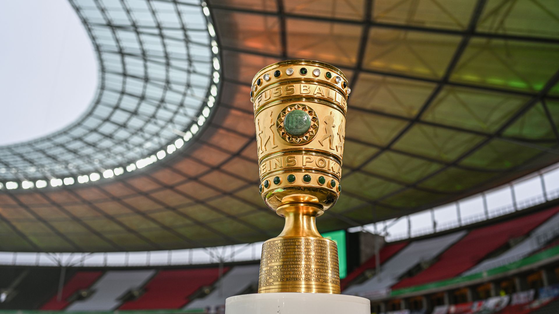 Objekt der Begierde: Der DFB-Pokal. 
