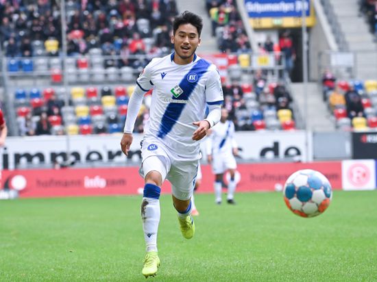 Wieder am Ball: Kyoung-Rok Choi wird nach der verbüßten Sperre in Folge seines Platzverweises in Dresden in die Startelf des KSC für die Partie gegen Rostock zurückkehren. 