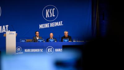 Zerstritten sind KSC-Präsident Holger Siegmund-Schultze und seine Vizepräsidenten Günter Pilarsky und Martin Müller (von links). 