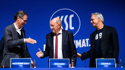 In den Ämtern bestätigt: Das KSC-Präsidium mit Holger Siegmund-Schultze und den beiden Vizepräsidenten Günter Pilarsky und Martin Mueller (von links).