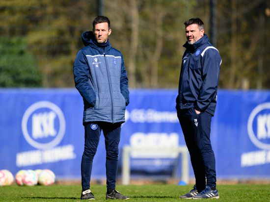 Keine Woche wie jede andere: Cheftrainer Christian Eichner und sein Assistent Zlatan Bajramovic (rechts) schauen nach vorne. 