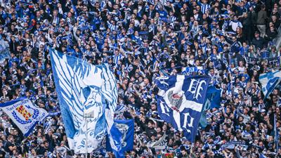 Die Anhänger des KSC auf der Südtribüne waren auch beim 3:0 gegen Schalke der zwölfte Mann ihrer Mannschaft. 