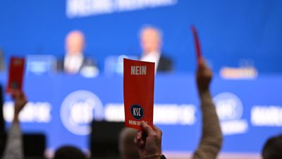 Die Mitglieder des Karlsruher SC wählten in der Führungskrise ihres Vereins die Ruhe und vermieden ein Abwahl-Szenario. 