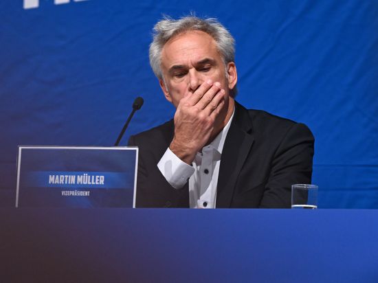 Aufgerieben von einer für ihn unangenehm verlaufenen Mitgliederversammlung zeigte sich der Vize-Präsident Martin Müller. 