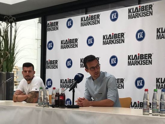 Auftakt in die neue Saison 2020/2021: KSC-Kapitän Jerome Gondorf (v.l.), Cheftrainer Christian Eichner und Sportdirektor Oliver Kreuzer  stellen sich den Fragen. 