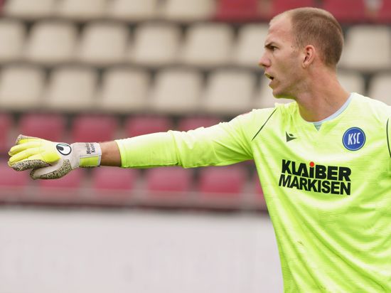 Spielpraxis im Test: Markus Kuster vertrat bei der KSC-Niederlage beim FC Augsburg die Karlsruher Nummer eins, Marius Gersbeck. 