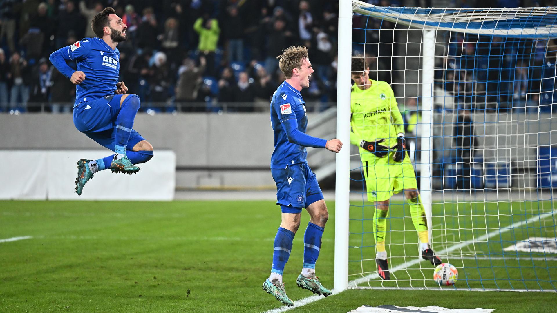 Mikkel Kaufmann jubelt nach seinem Treffer zum 2:1 gegen Fürth.