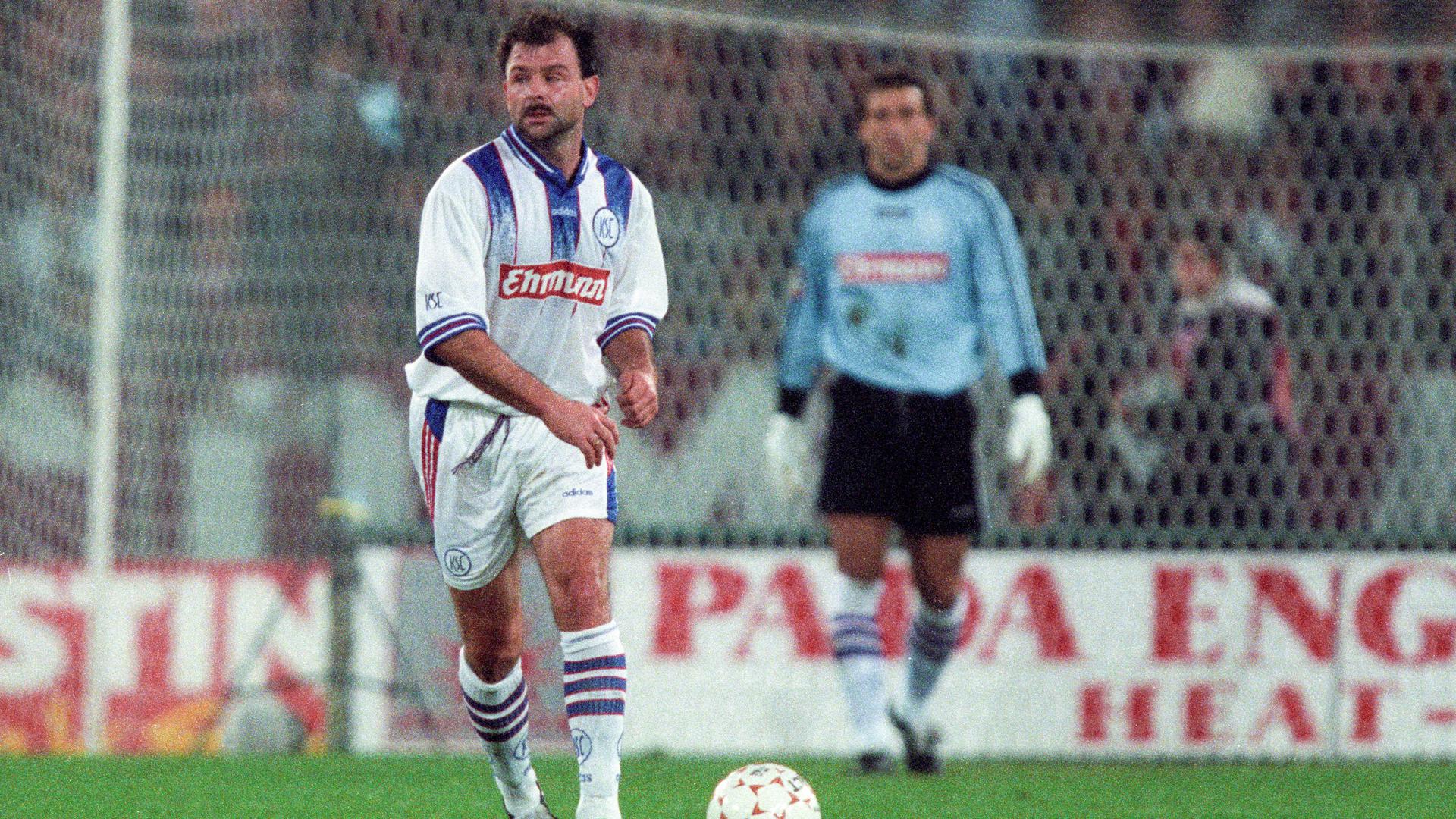Schmerz befreit für 90 Minuten: Michael Wittwer lässt sich am 29. Oktober 1996 trotz doppeltem Bänderriss das Europapokalspiel gegen AS Rom nicht entgehen. 