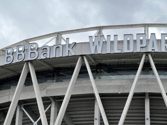 Der volle Name an der Fassade des BBBank Wildpark.