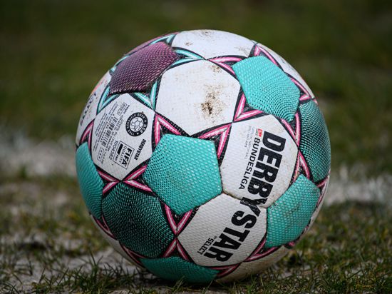 In Rostock kommt der Ball ins Rollen: Der Spielplan sieht für den KSC das Gastspiel beim Aufsteiger zum Zweitliga-Auftakt vor. 