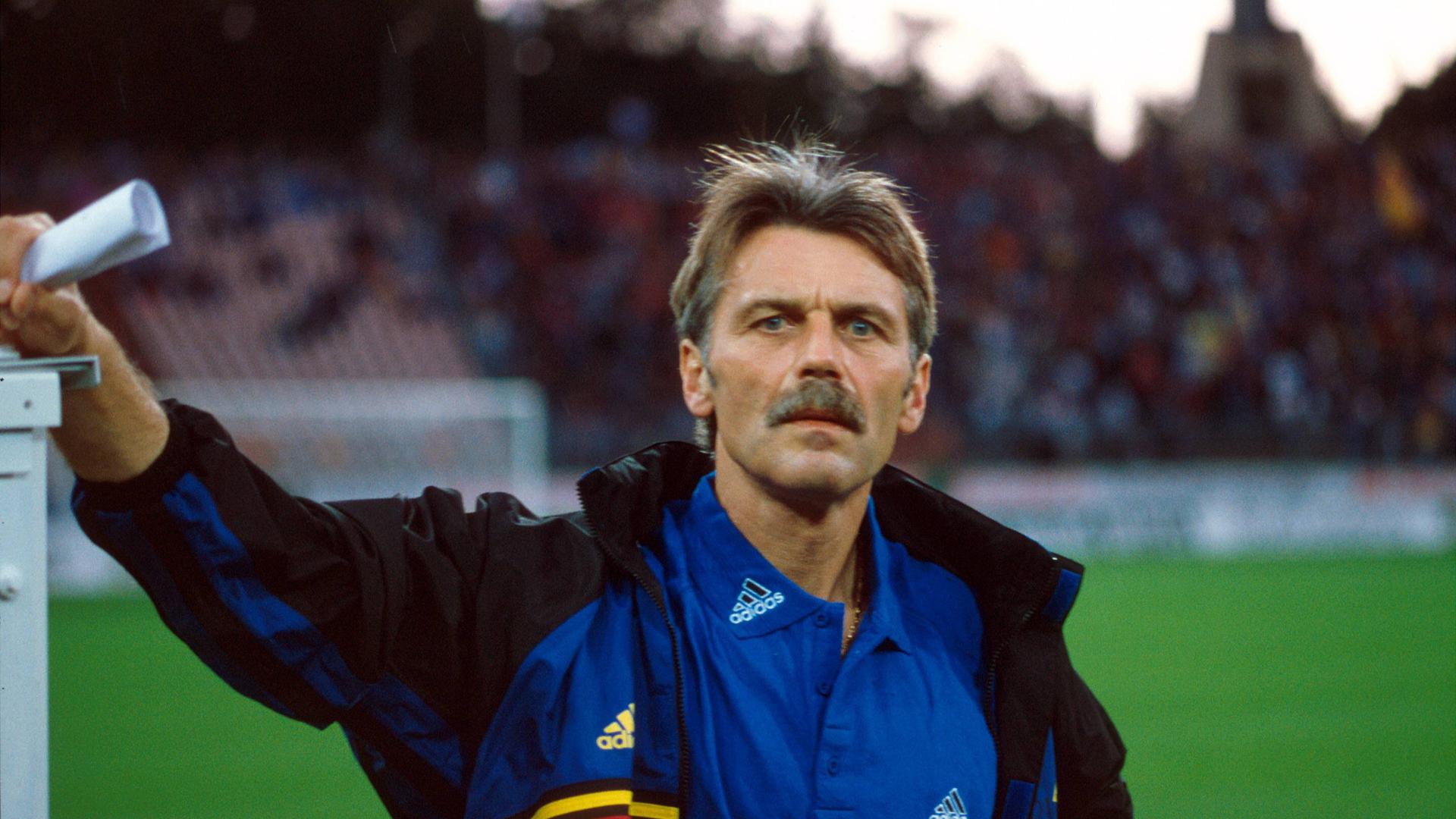 Trauer um einen Fußballverrückten: Rainer Ulrich als Cheftrainer beim KSC in der Saison 1998/1999. 