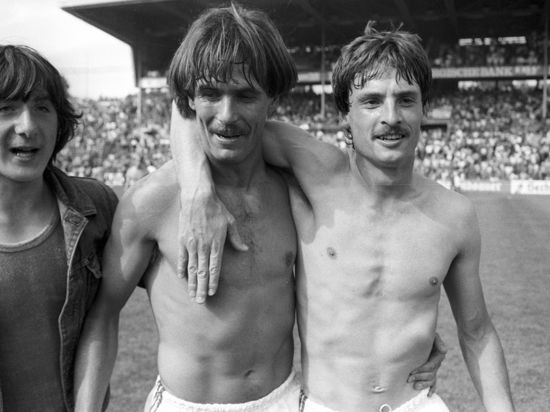 Der verstorbene Wolfgang Schüler (rechts) war ein guter Freund von Rolf Dohmen. Sie spielten nicht nur beim KSC, sondern auch ein Jahr beim SV Darmstadt 98 zusammen. 