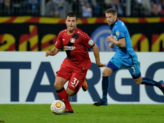 Neuauflage im Pokal: Nur das Nachsehen blieb KSC-Profi Marc Lorenz am 11. August mit den Karlsruhern gegen den damals für Bayer Leverkusen stürmenden Kevin Volland. Der Werksclub gewann das Erstrundenmatch mit 3:0 in der Verlängerung. 