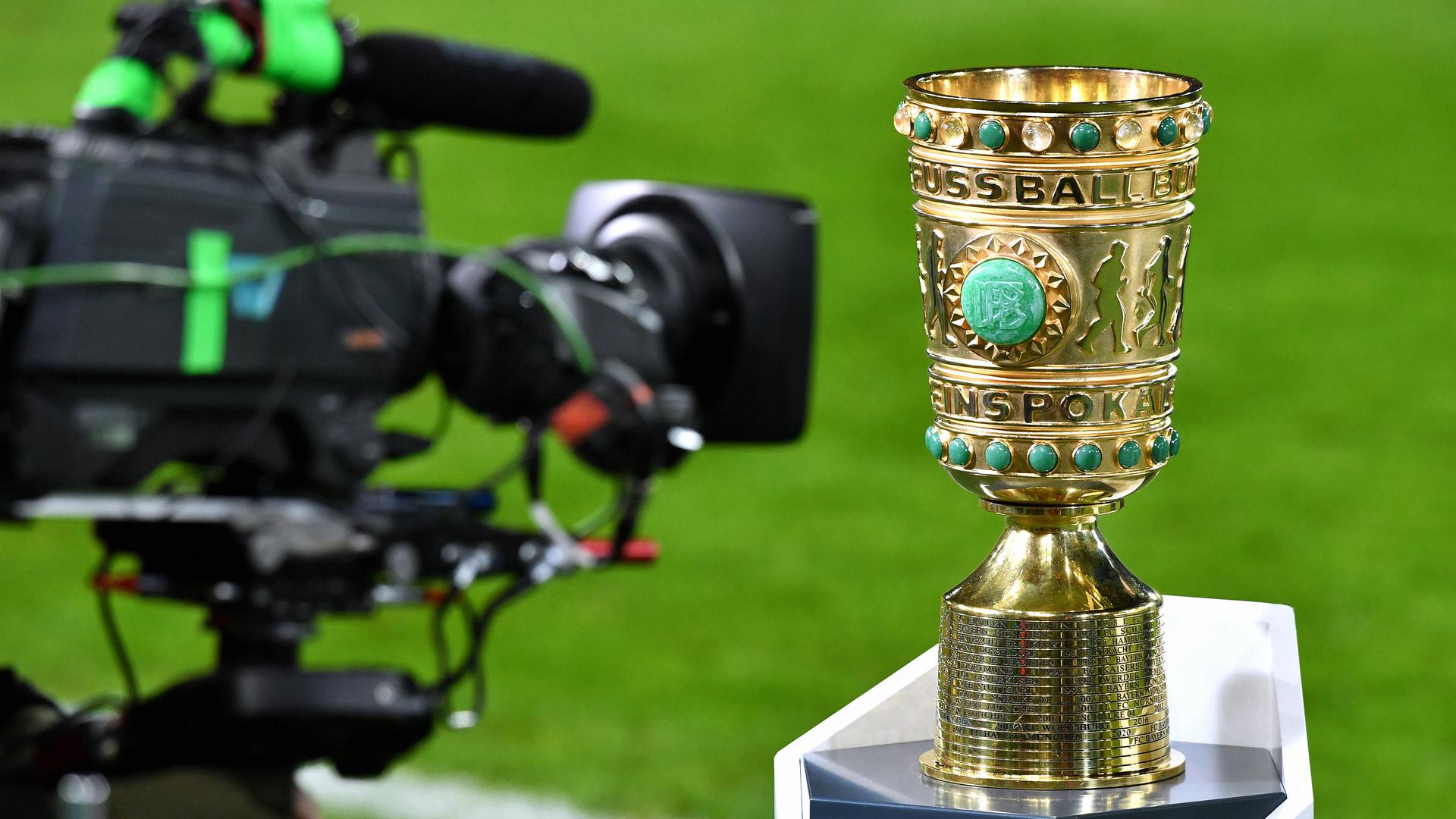 Objekt der Begierde: Der Traum vom DFB-Pokal ist für den KSC noch nicht ausgeträumt. Am Sonntag werden die Viertelfinalpaarungen feststehen. 