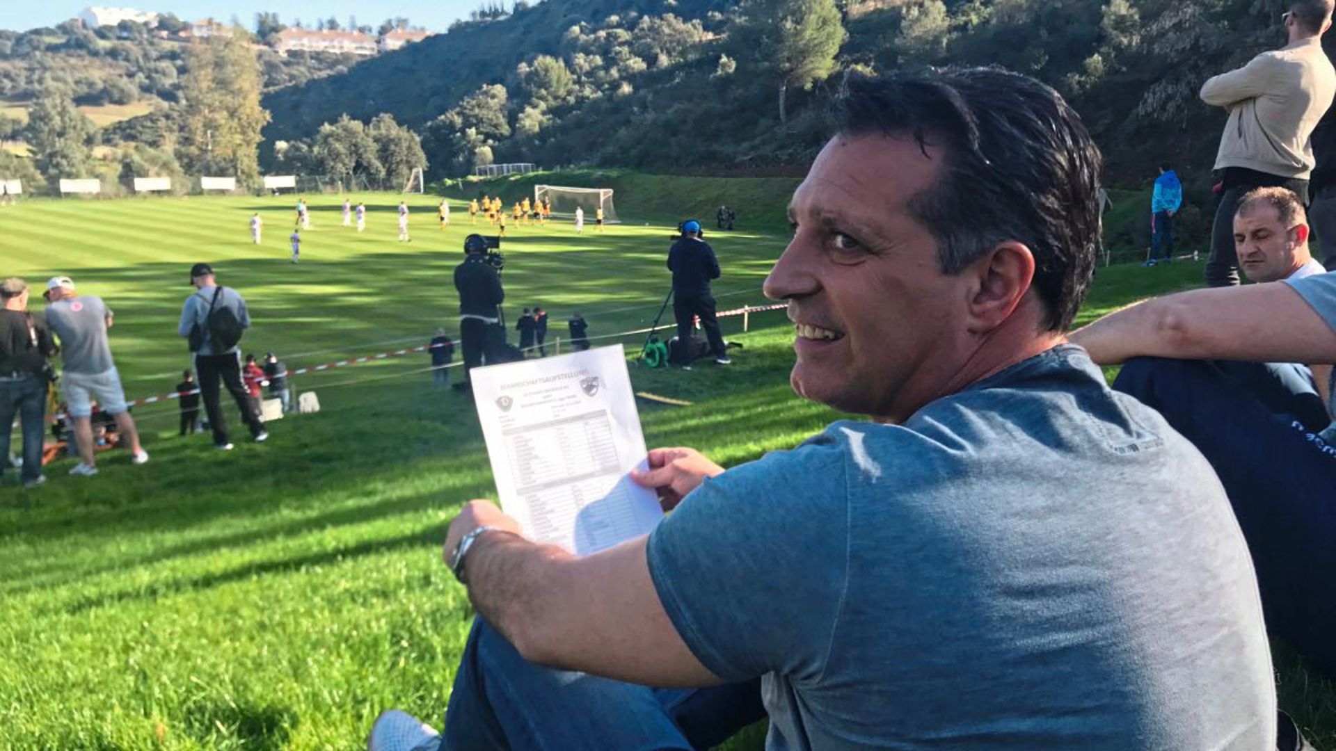 KSC-Trainer Alois Schwartz spioniert in Spanien bei Dynamo Dresden.