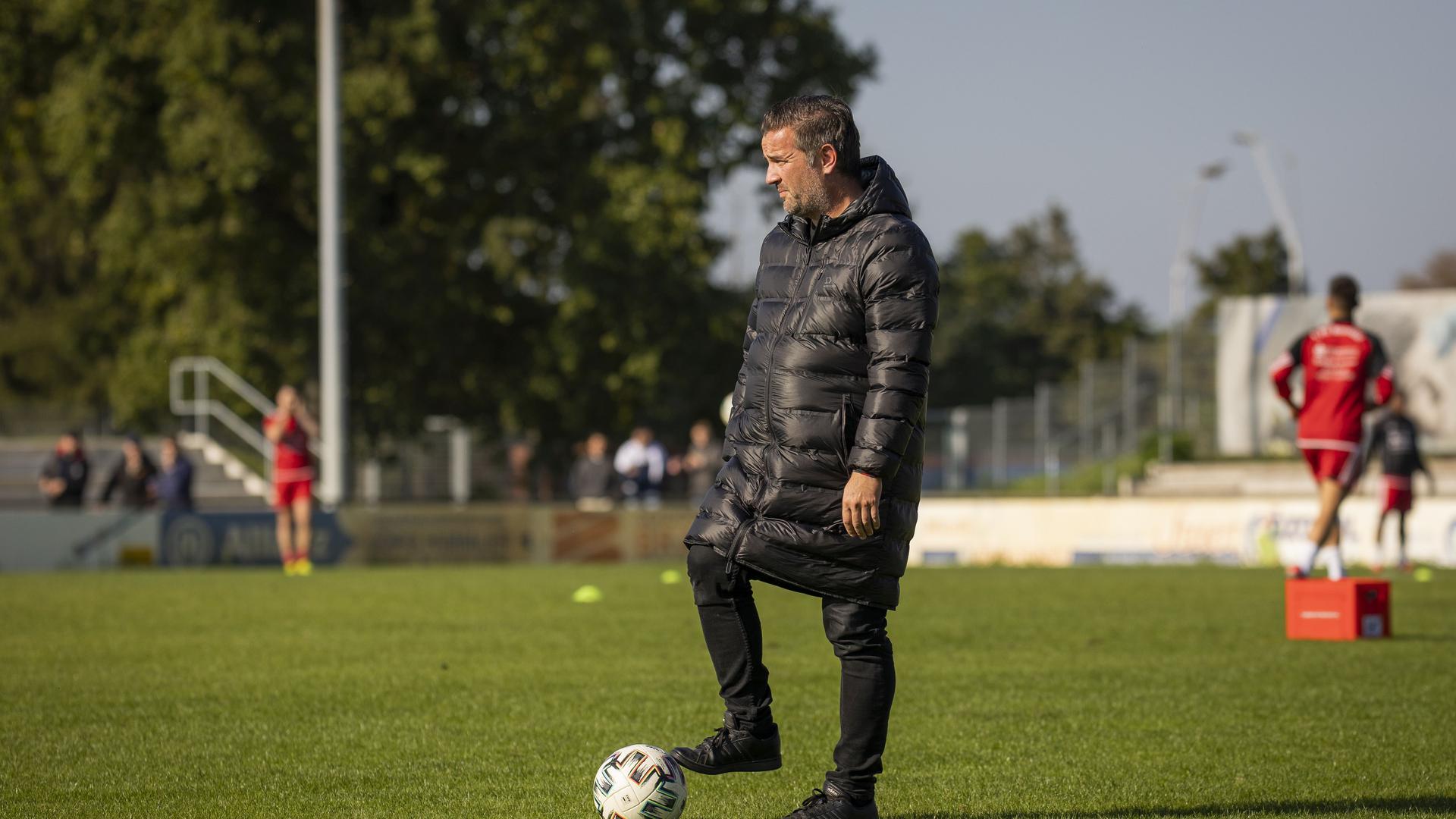 Fußballverrückt: Trainer Mirko Schneider setzt auf Teamspirit und die Gemeinschaft. Mit seinem 1. FC Bruchsal könnte dem 46-Jährigen im kommenden Jahr Historisches gelingen. 