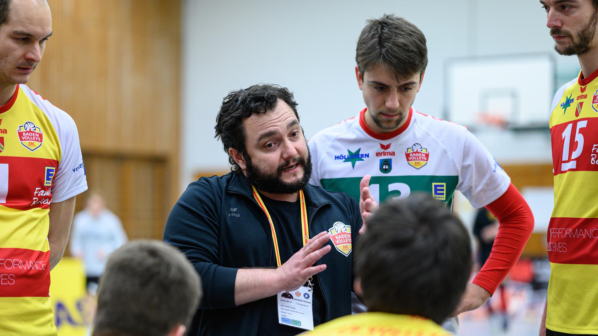 Erfolgreiche Ansprachen: Unter Trainer Antonio Bonelli sind die Baden Volleys zu einem gefestigten Spitzenteam in der Zweiten Volleyball-Bundesliga geworden.