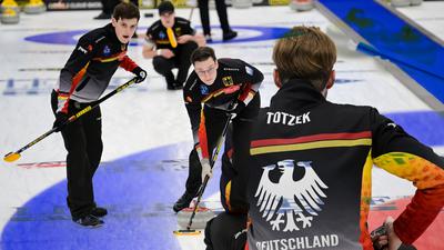 Starker Auftritt auf schwedischem Eis: Das neu formierte deutsche Curling-Team um die Rastatter Sixten Totzek und Klaudius Harsch (links) schnupperte bei der Europameisterschaft 2022 in Östersund am Einzug ins Halbfinale.