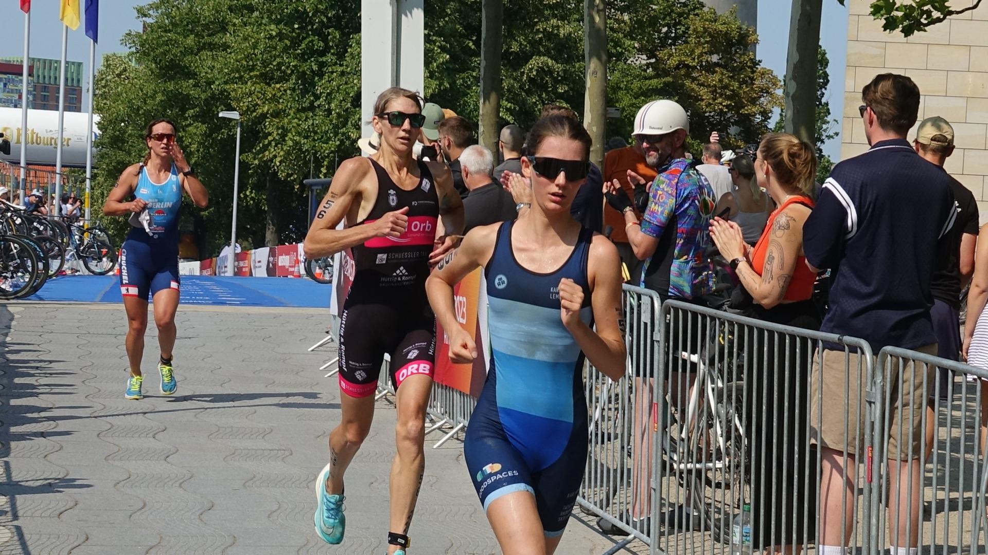 Sabrina Fleig bei den deutschen Meisterschaften in Düsseldorf über die Sprintdistanz im Triathlon.