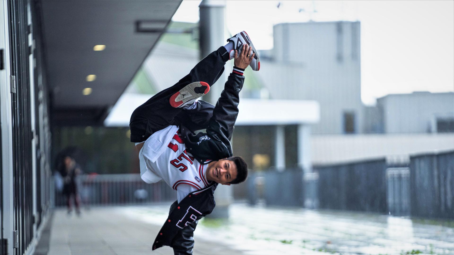Ein-Handstandstand: Der Karlsruher Bao Cahu Nguyen, aktuell bester deutscher Breakdancer, beim Foto-Shooting. 