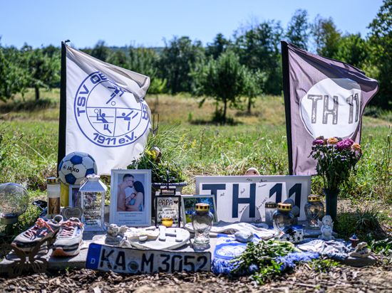Gedenkstaette in memoriam fuer den verstorbenen Tino Hodzic, der bei einem Verkehrsunfall an dieser Unfallstelle ums Leben kam.

GES/ Sportart/ Tino Hodzic, Gedenkstaette,  10.08.2022
