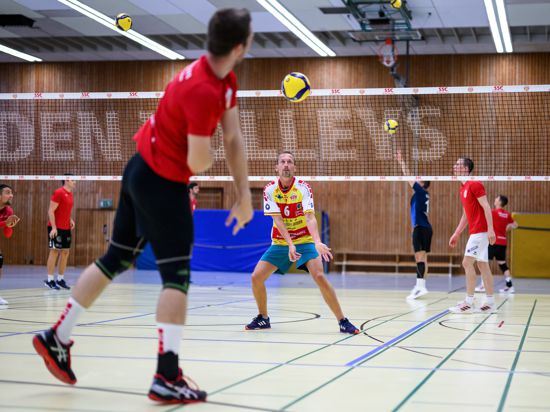 BNN-Reakteuer Gerhard Wolff trainiert bei den Baden Volleys.

GES/ Basketball/ 2. Bundesliga: Baden Volleys, 19.08.2022

