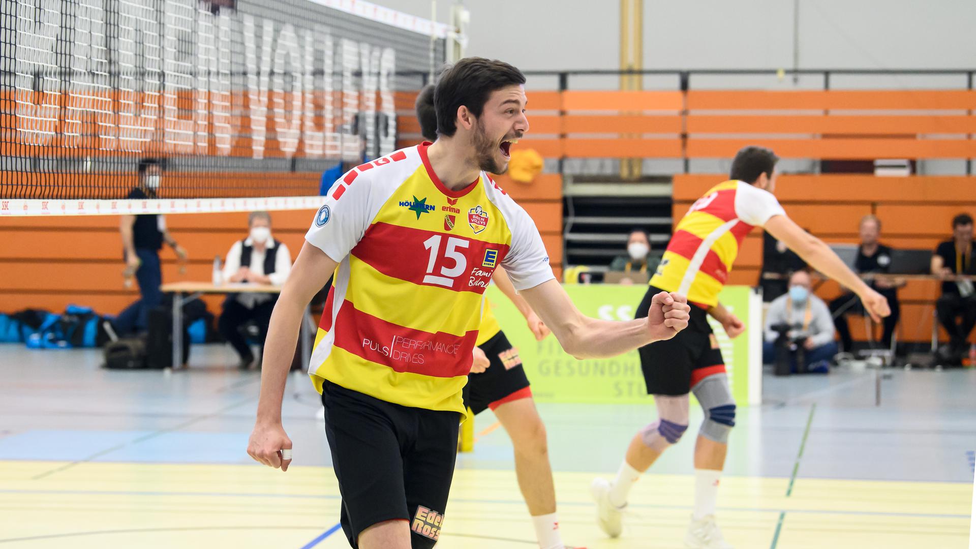 Jubel beim SSC, Mitte: Jens Sandmeier (SSC).

GES/ Volleyball/ 2. Bundesliga-Sued: Baden Volleys SSC Karlsruhe - TV / DJK Hammelburg, 24.04.2021 --

