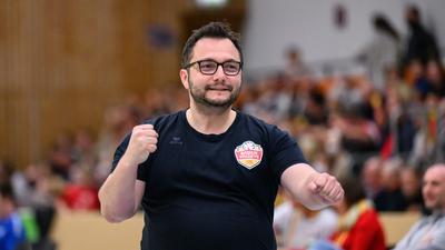 Trainer Antonio Bonelli (SSC) jubelt.

GES/ Volleyball/ 2. Bundesliga-Sued: Baden Volleys SSC Karlsruhe - Blue Volleys Gotha, 23.04.2022 --

