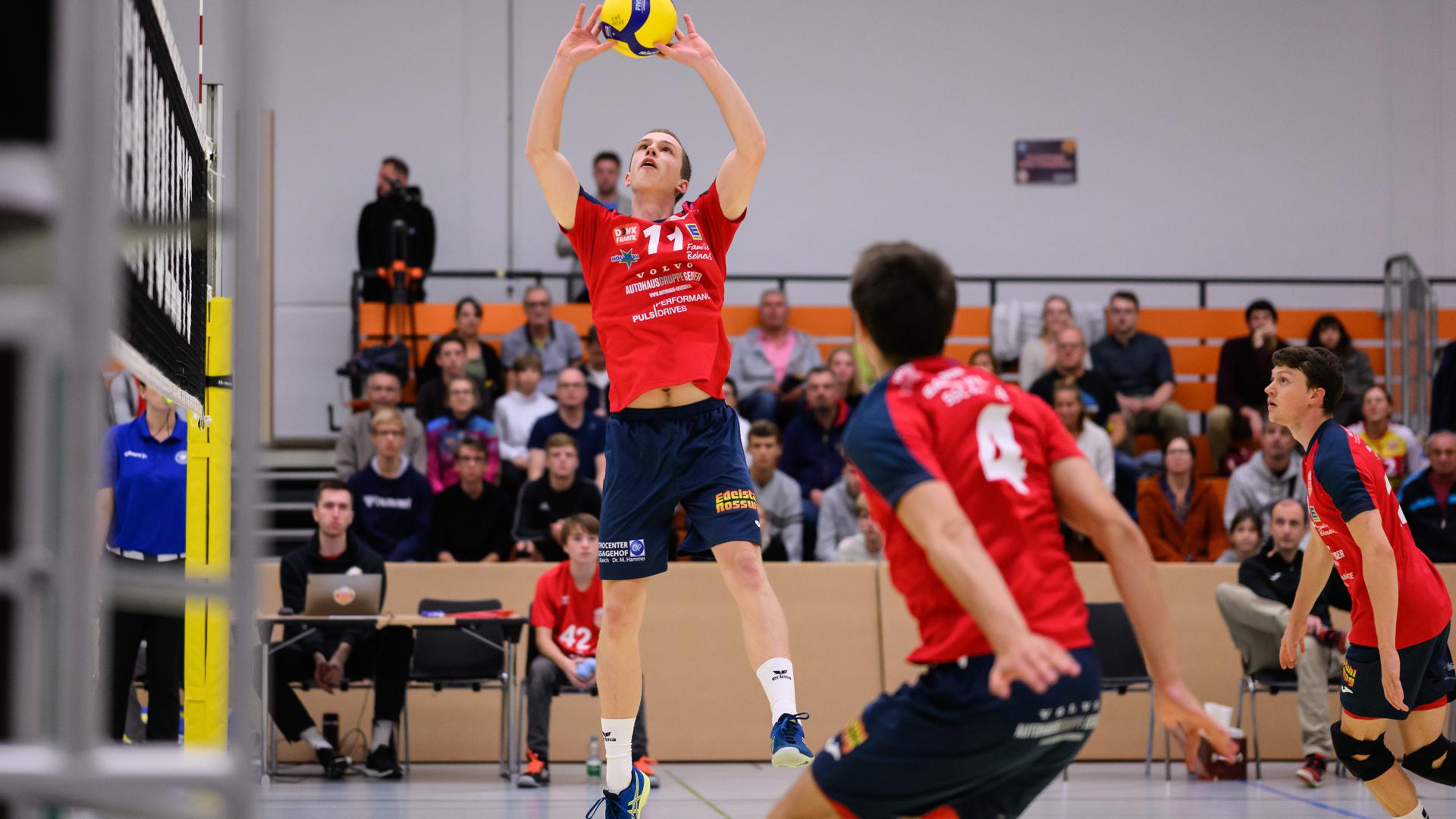Tobias Hosch (SSC) im Zuspiel

GES/ Volleyball/ 2. Bundesliga-Sued: Baden Volleys SSC Karlsruhe - Youngstars Friedrichshafen, 17.09.2022 --

