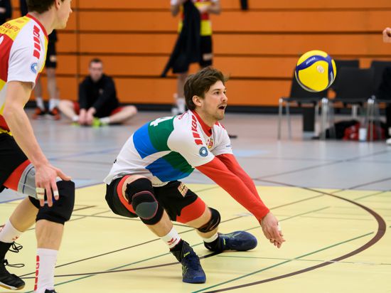 Benjamin Dollhofer (SSC) baggert.

GES/ Volleyball/ 2. Bundesliga-Sued: Baden Volleys SSC Karlsruhe - TSV Grafing, 27.03.2021 --

