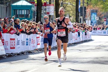 Beim Marathon in Hamburg im April 2023 unterbot Simon Kühn aus Ötigheim die Marke von zweieinhalb Stunden.