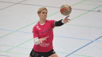 Sonja Pfrommer ist eine der Stützen im Spiel der Faustballerinnen des TSV Dennach