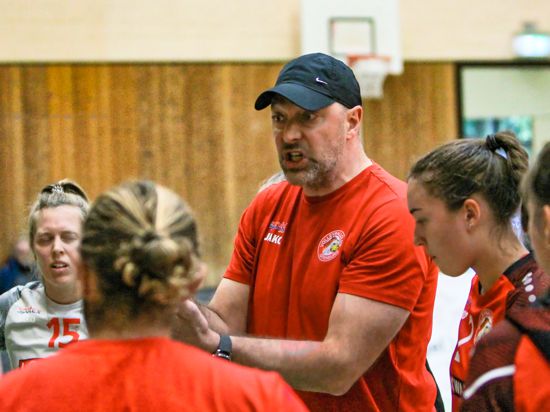 Leidenschaftlicher Antreiber: Der Bühler Vladimir Rakic will die derzeit drittklassigen Volleyballerinnen des VC Offenburg wieder nach oben führen.