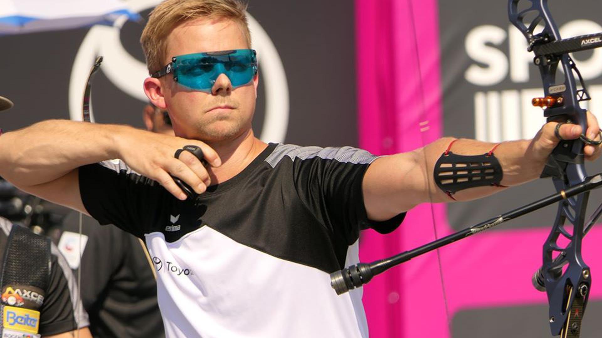 Konzentriert: Der Karlsbader Bogenschütze Cedric Rieger gilt als heißer Anwärter für einen der Startplätze bei den Olympischen Spielen im nächsten Jahr. 