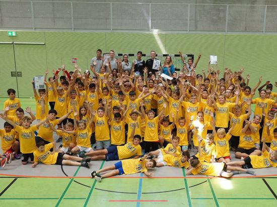 Riesige Begeisterung: Die Grundschul-Handball-Liga ist in den vergangenen Jahren konsequent gewachsen und hat in Zeiten vor Corona, wie hier im Bild, für große Freude bei allen Beteiligten gesorgt.